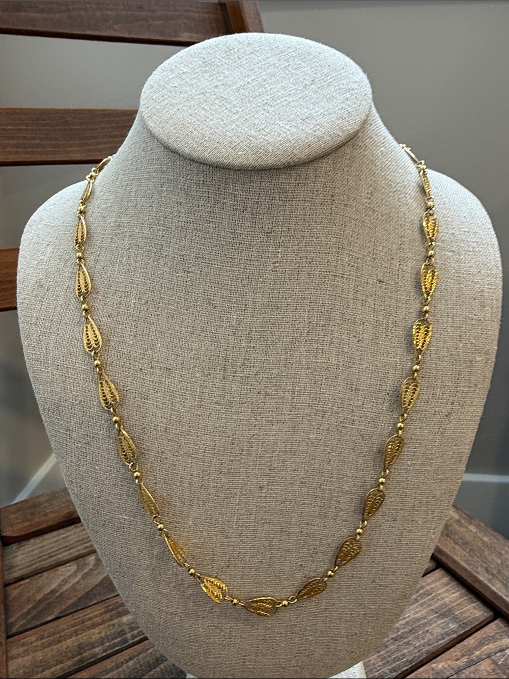 Vintage Trifari Gold Tone Filigree Leaf Link Necklace 28” Long